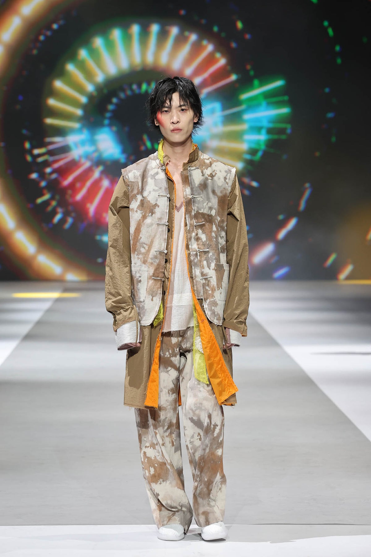 112 mountainyam THE JOY OF FEATHERS — runway look 05