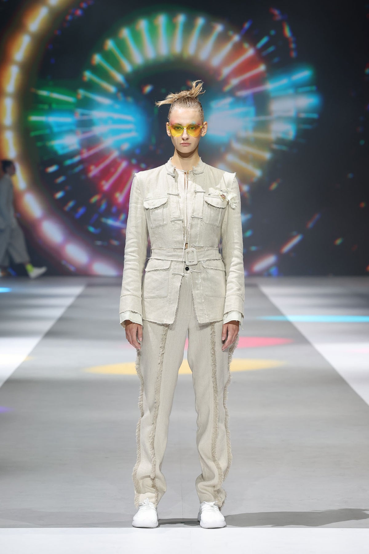 112 mountainyam THE JOY OF FEATHERS — runway look 07