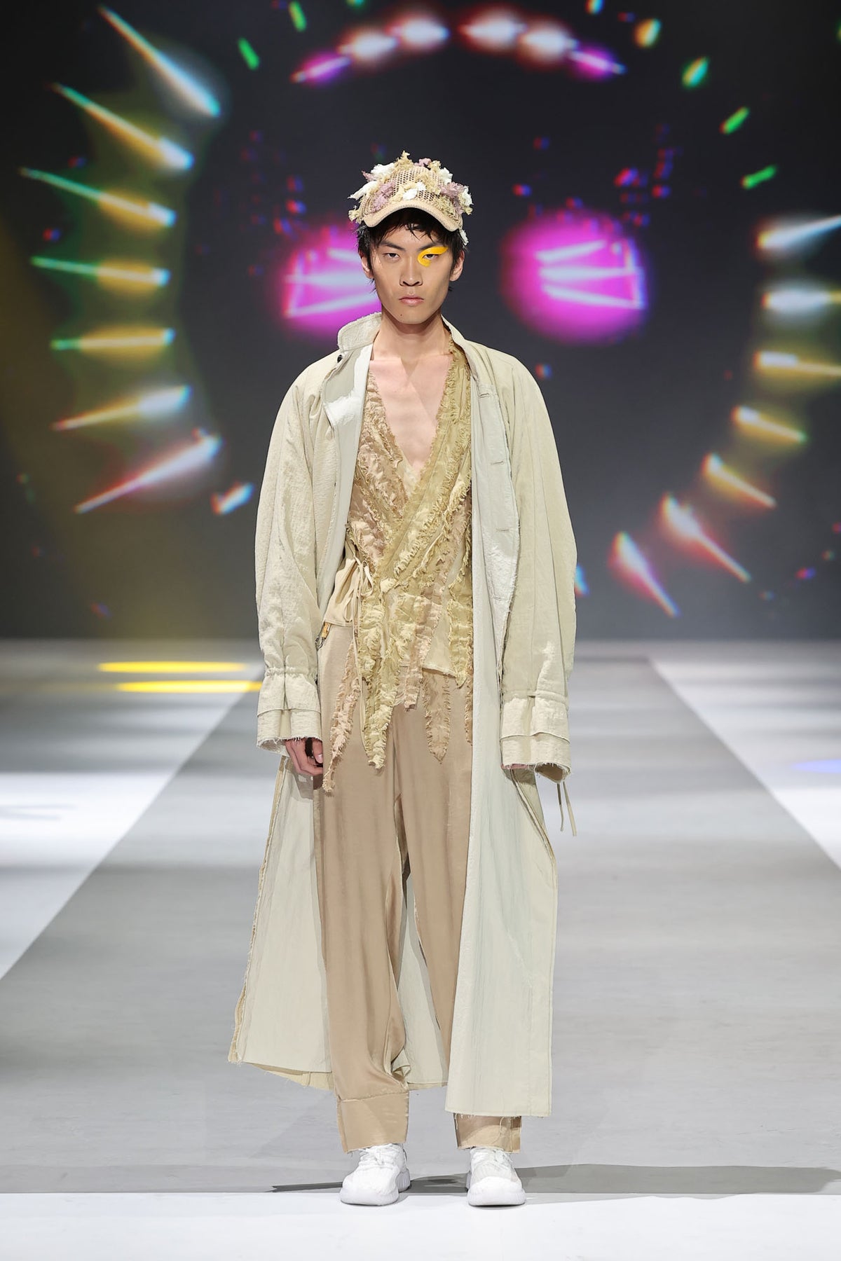 112 mountainyam THE JOY OF FEATHERS — runway look 10