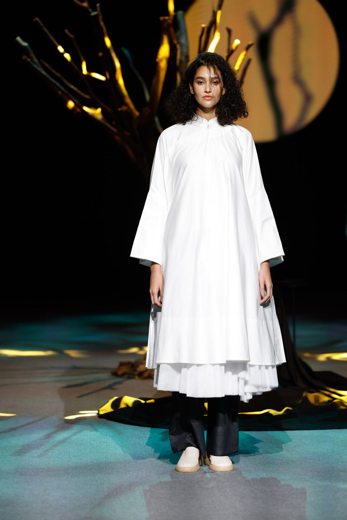 112 mountainyam MOMENTS IN MOTION — runway look 04