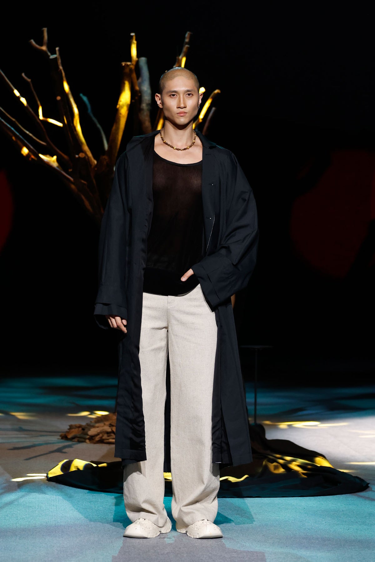 112 mountainyam MOMENTS IN MOTION — runway look 08