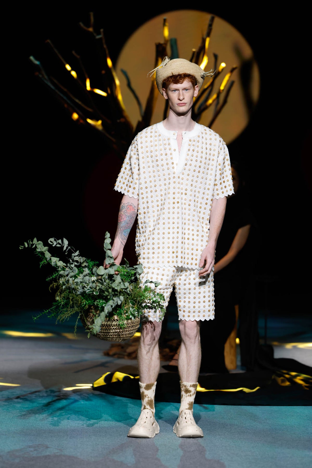 112 mountainyam MOMENTS IN MOTION — runway look 16