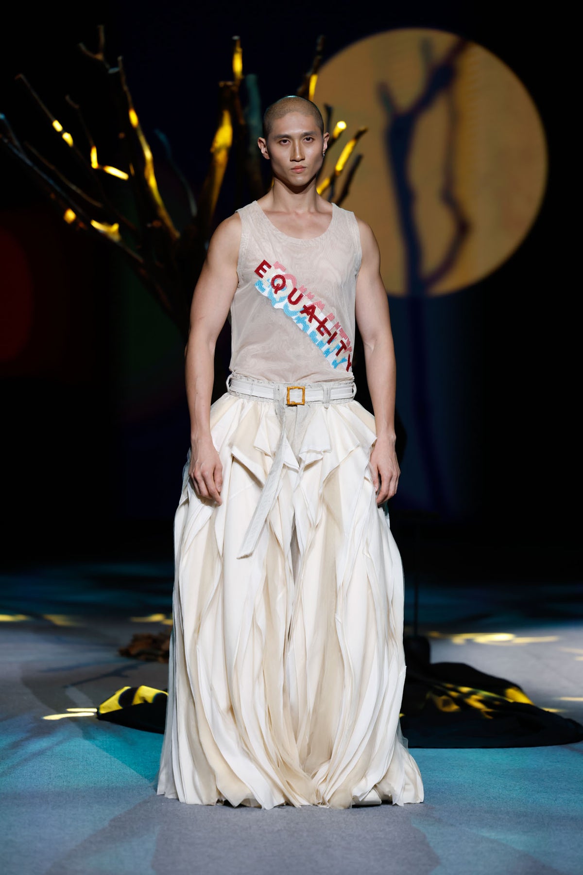 112 mountainyam MOMENTS IN MOTION — runway look 17