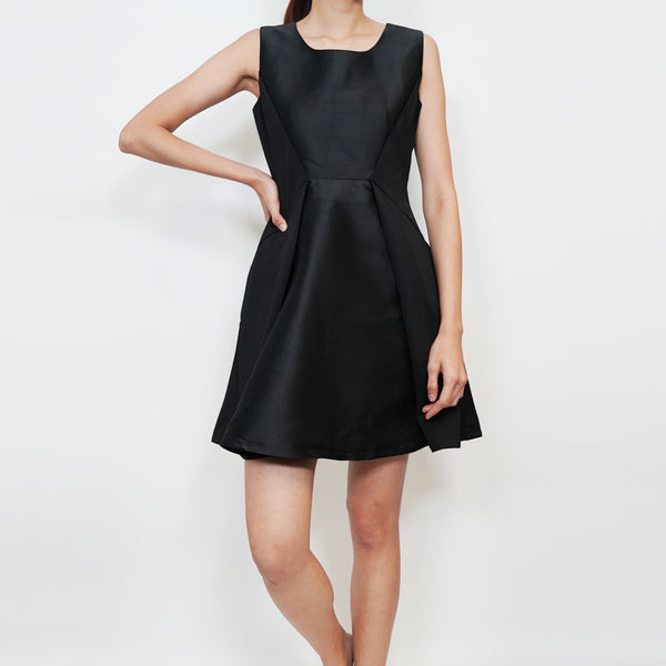 【美品】LITTLE BLACK DRESS 大型本 ハードカバー FAMOUS FROCKS THE LITTLE BLACK DRESS』新たな時代にふさわ