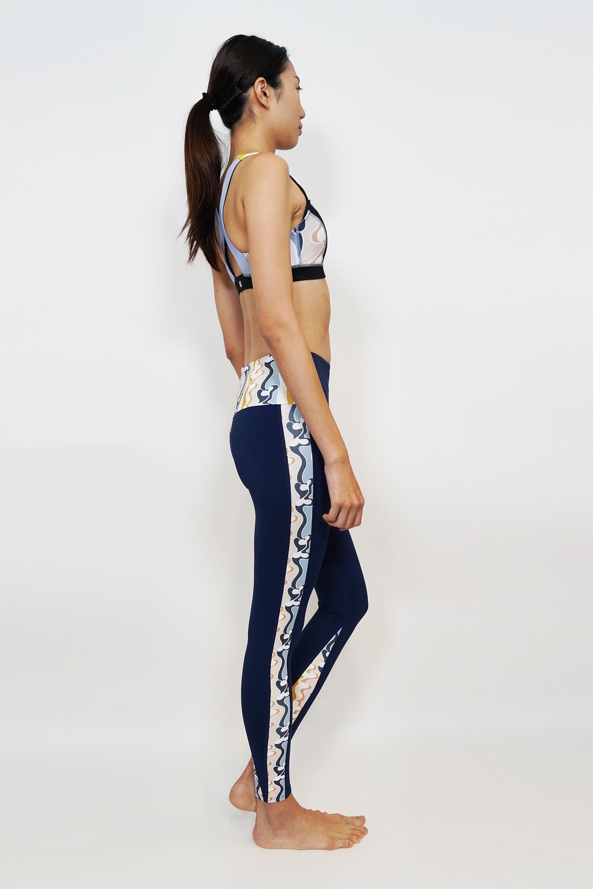 美臀弧線側拼接訓練動塑褲 LEGGINGS
